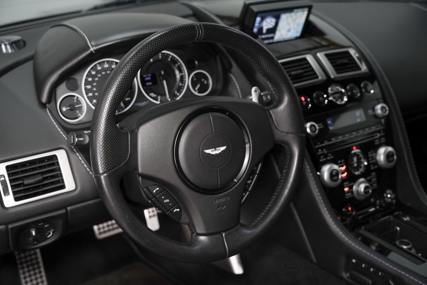 Used 2010 Aston Martin DBS Coupe image 36