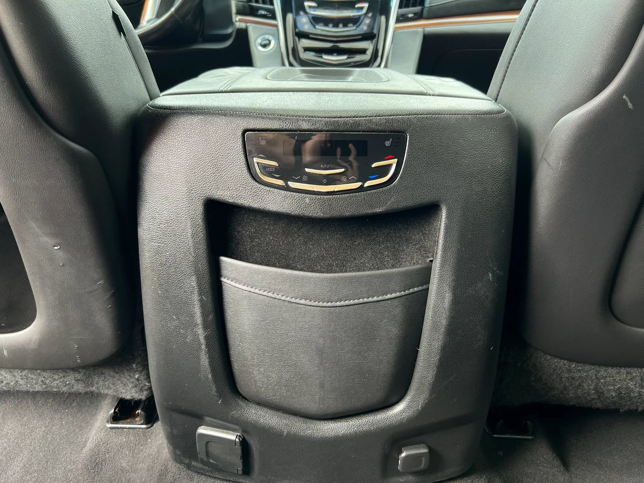 Used 2015 Cadillac Escalade Luxury image 30
