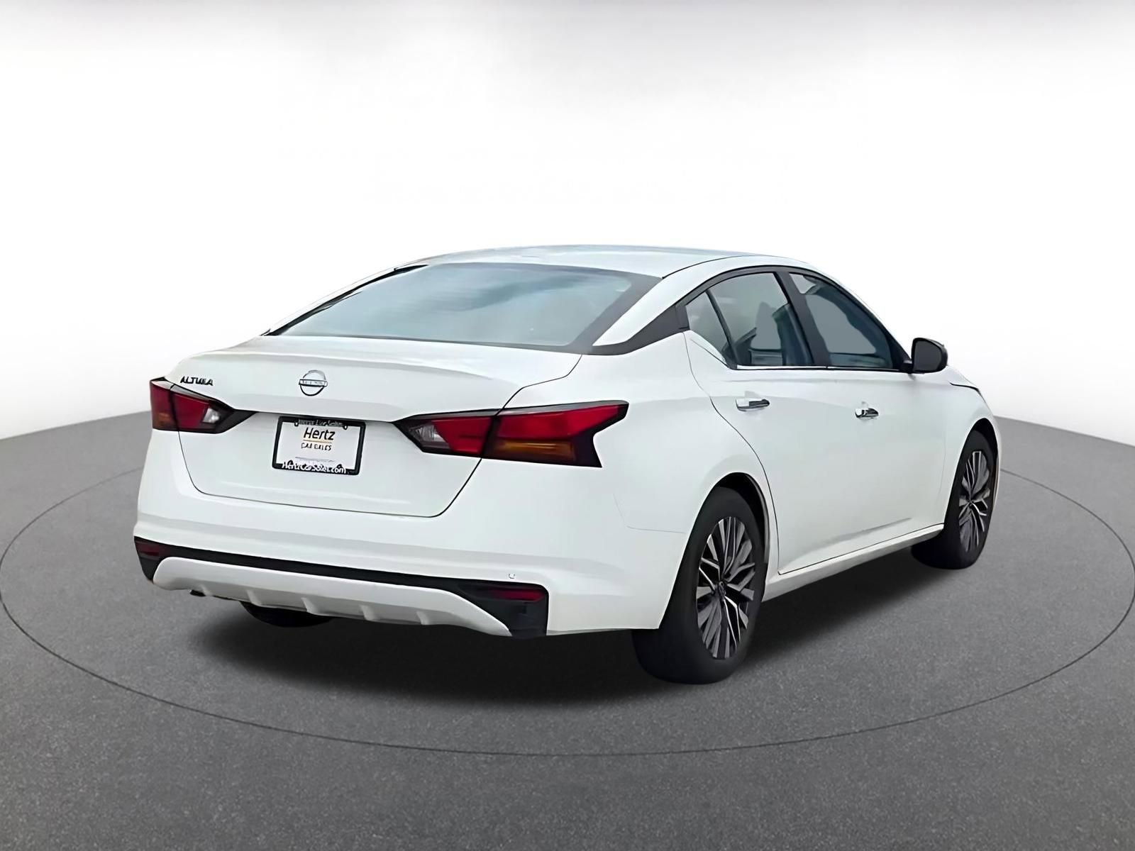 Used 2025 Nissan Altima 2.5 SV FWD image 14