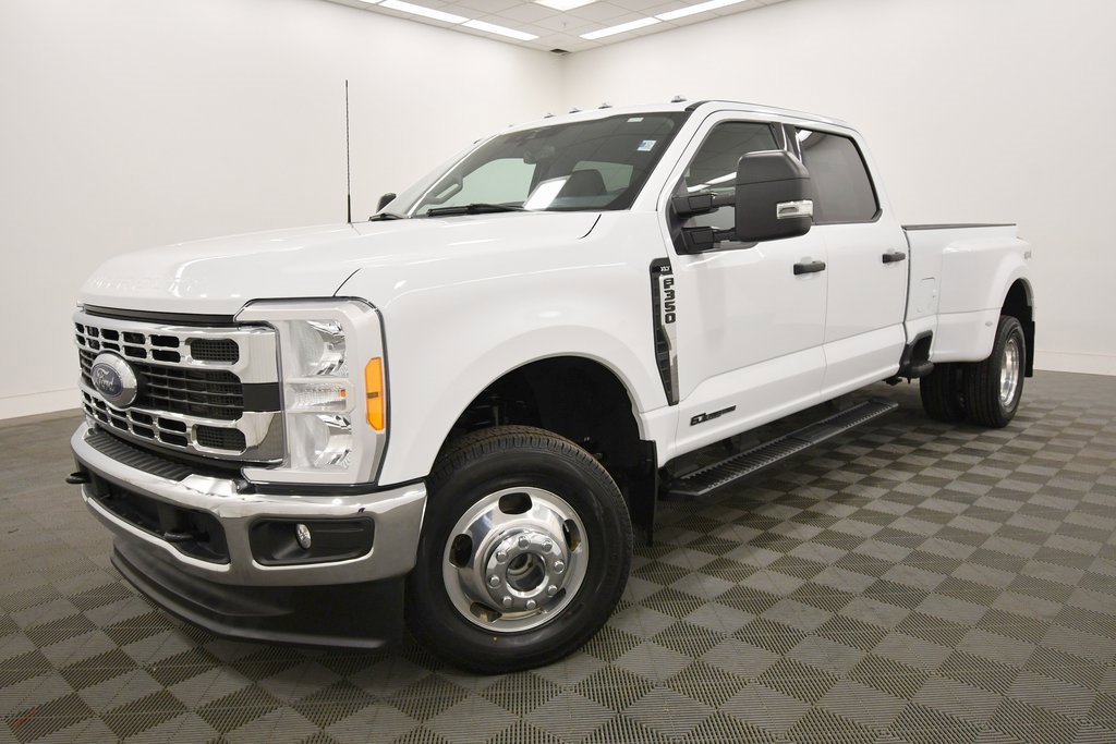 Used 2023 Ford F350 XLT image 2