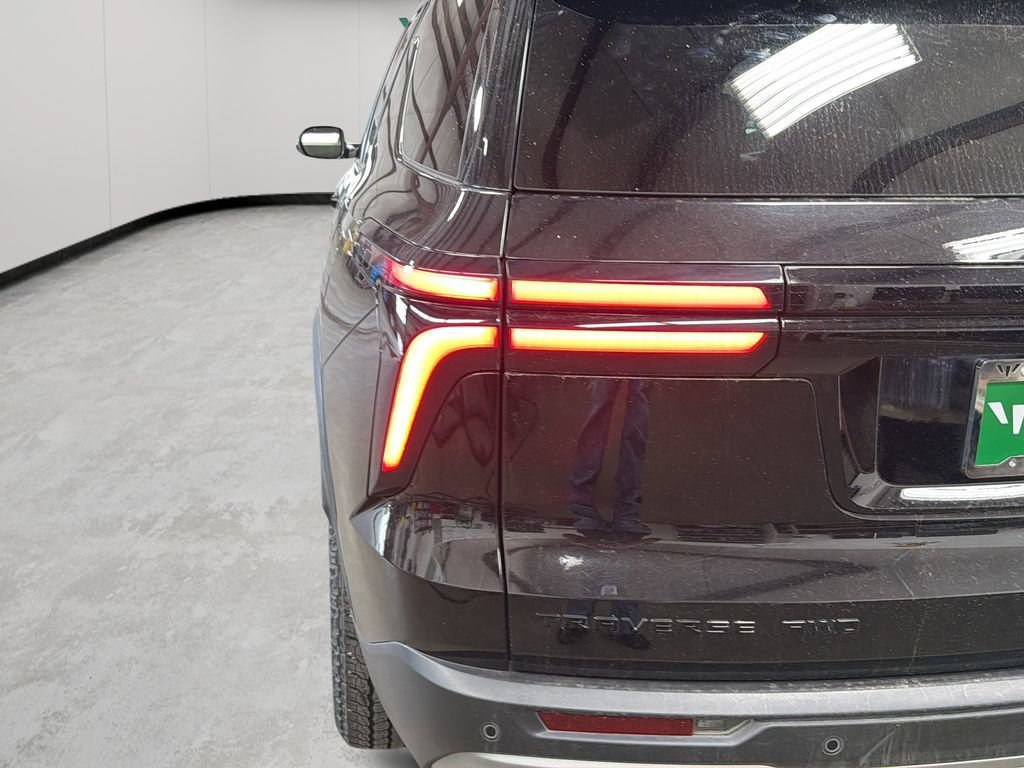 Used 2025 Chevrolet Traverse Z71 AWD/4WD image 45