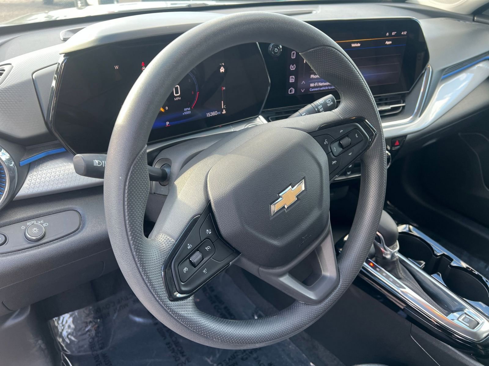 Used 2025 Chevrolet Trax LT FWD image 28