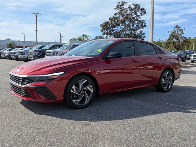 Used 2025 Hyundai Elantra Sport FWD image 8
