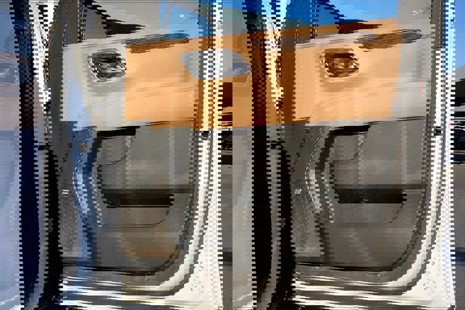 Used 2021 Chevrolet Suburban Premier w/ Premium Package image 23