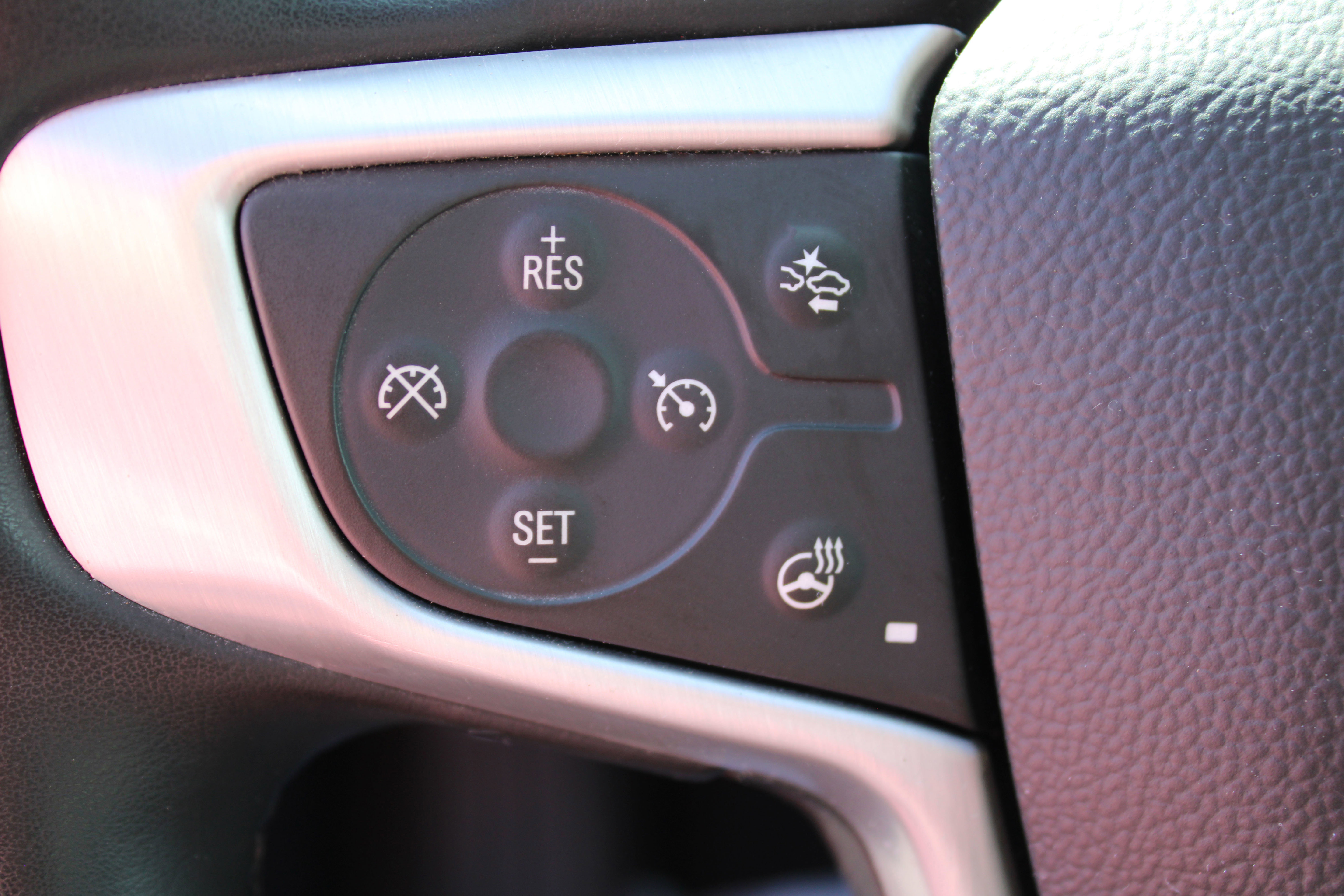 Used 2024 GMC Terrain SLT image 40