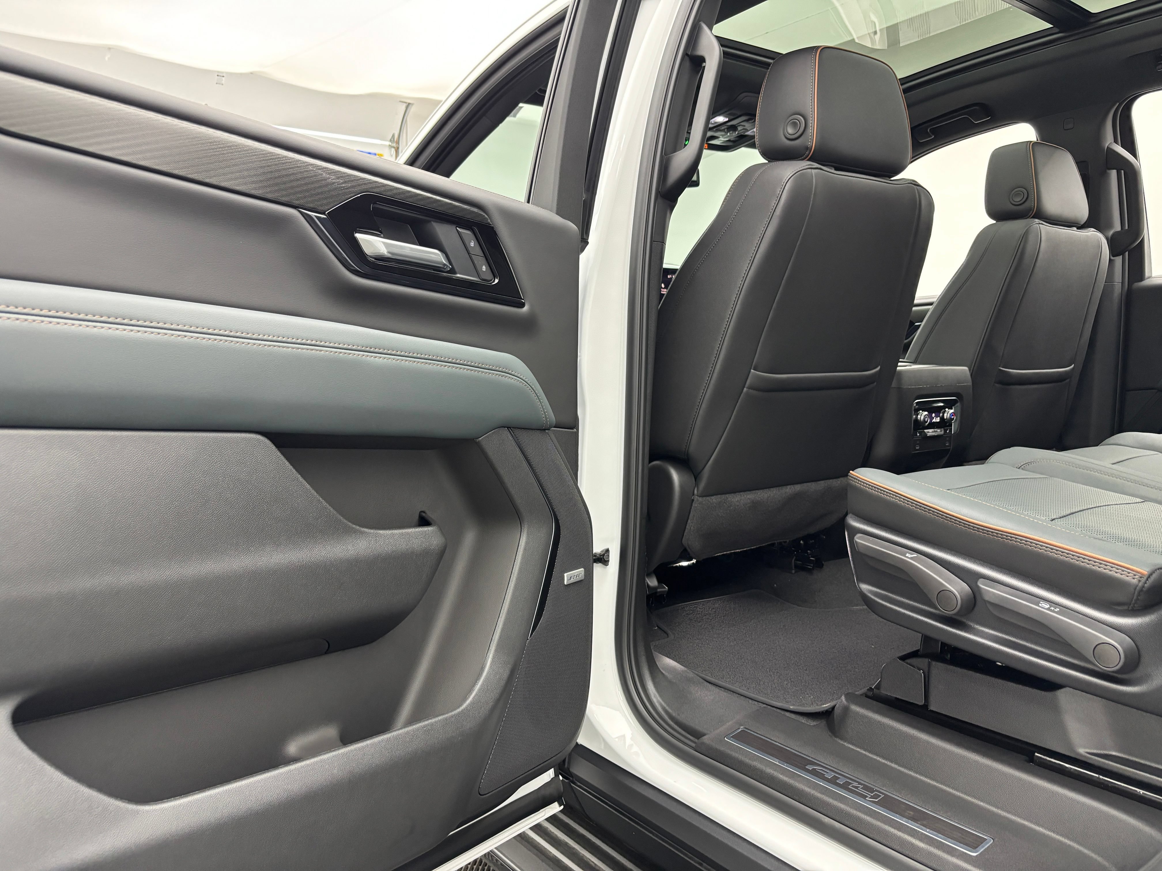 New 2026 GMC Yukon XL AT4 w/ AT4 Preferred Package AWD/4WD image 44