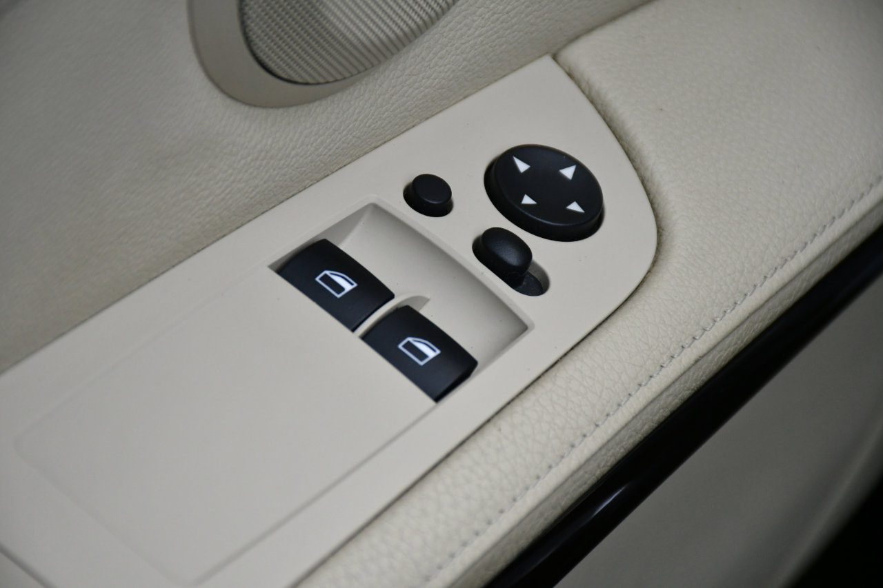 Used 2011 BMW 335i Coupe image 12