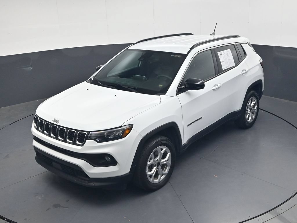 Used 2025 Jeep Compass Latitude AWD/4WD image 30
