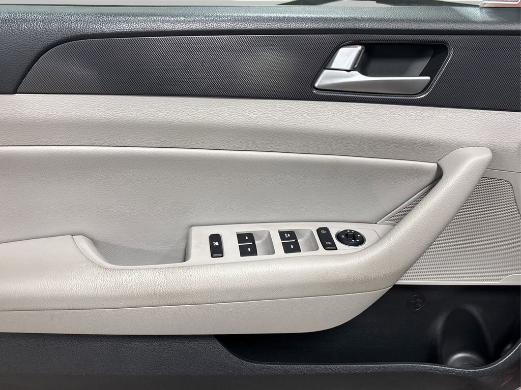 Used 2017 Hyundai Sonata Sport w/ Value Edition Package 02 image 23