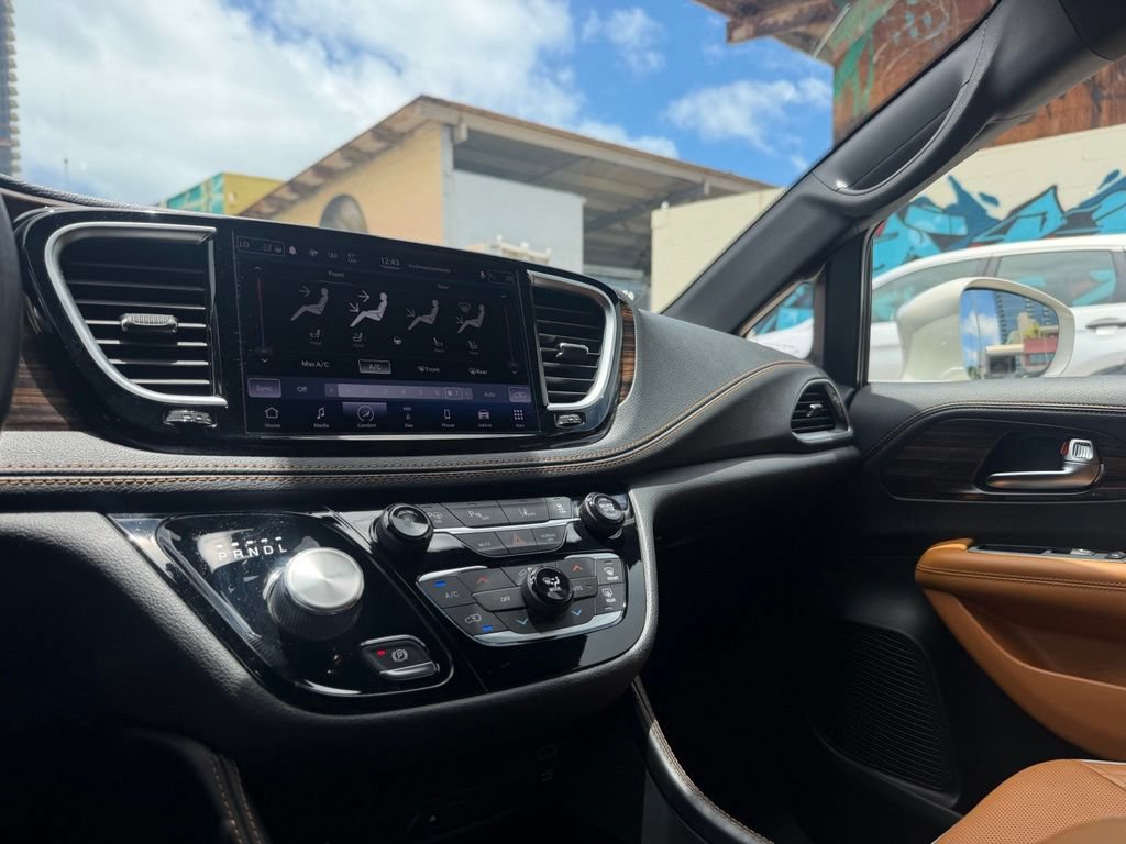 Used 2021 Chrysler Pacifica Pinnacle FWD image 21
