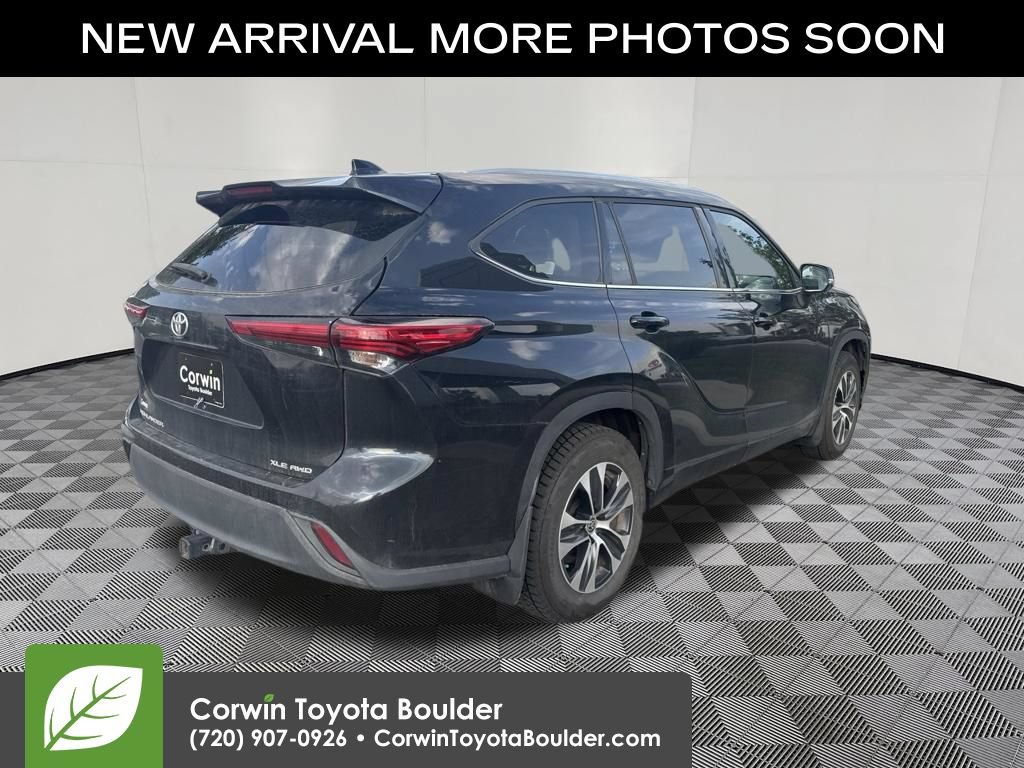 Used 2021 Toyota Highlander XLE AWD/4WD image 8