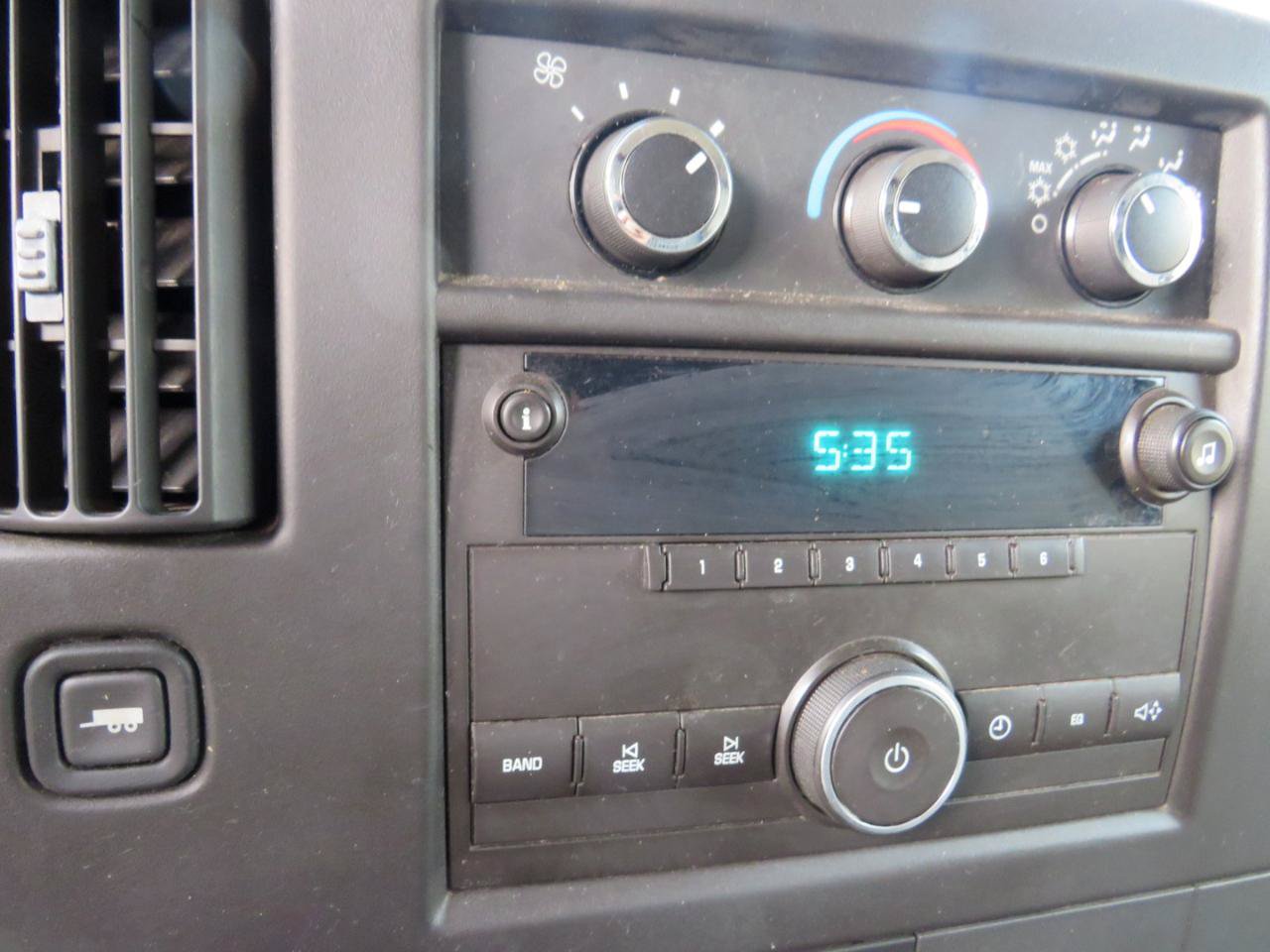 Used 2009 Chevrolet Express 2500 RWD image 11