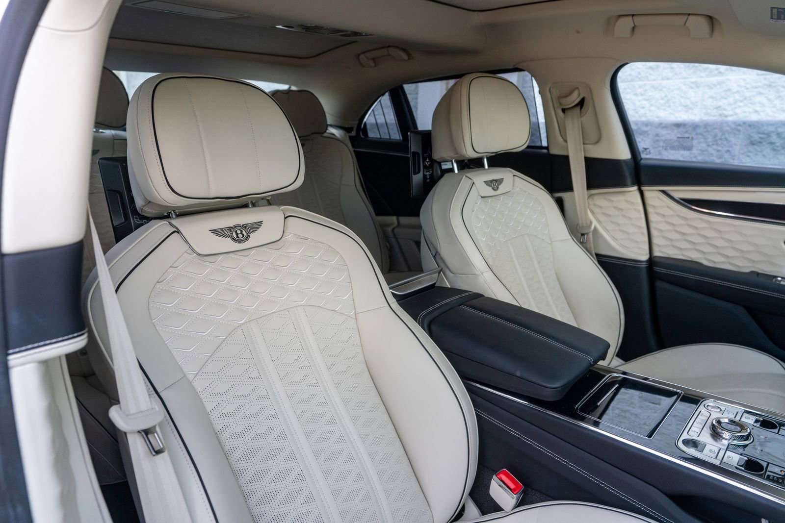 Certified 2025 Bentley Flying Spur Plug-In Hybrid image 43