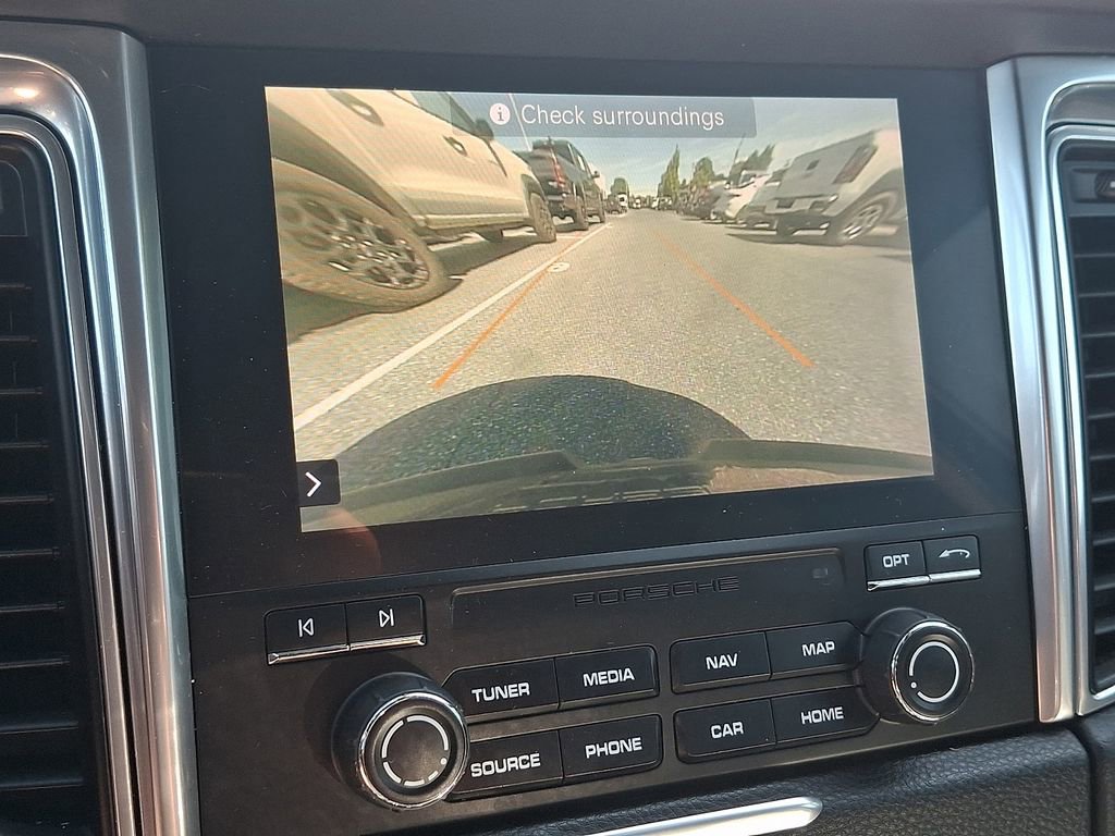 Used 2018 Porsche Macan Turbo AWD/4WD image 19