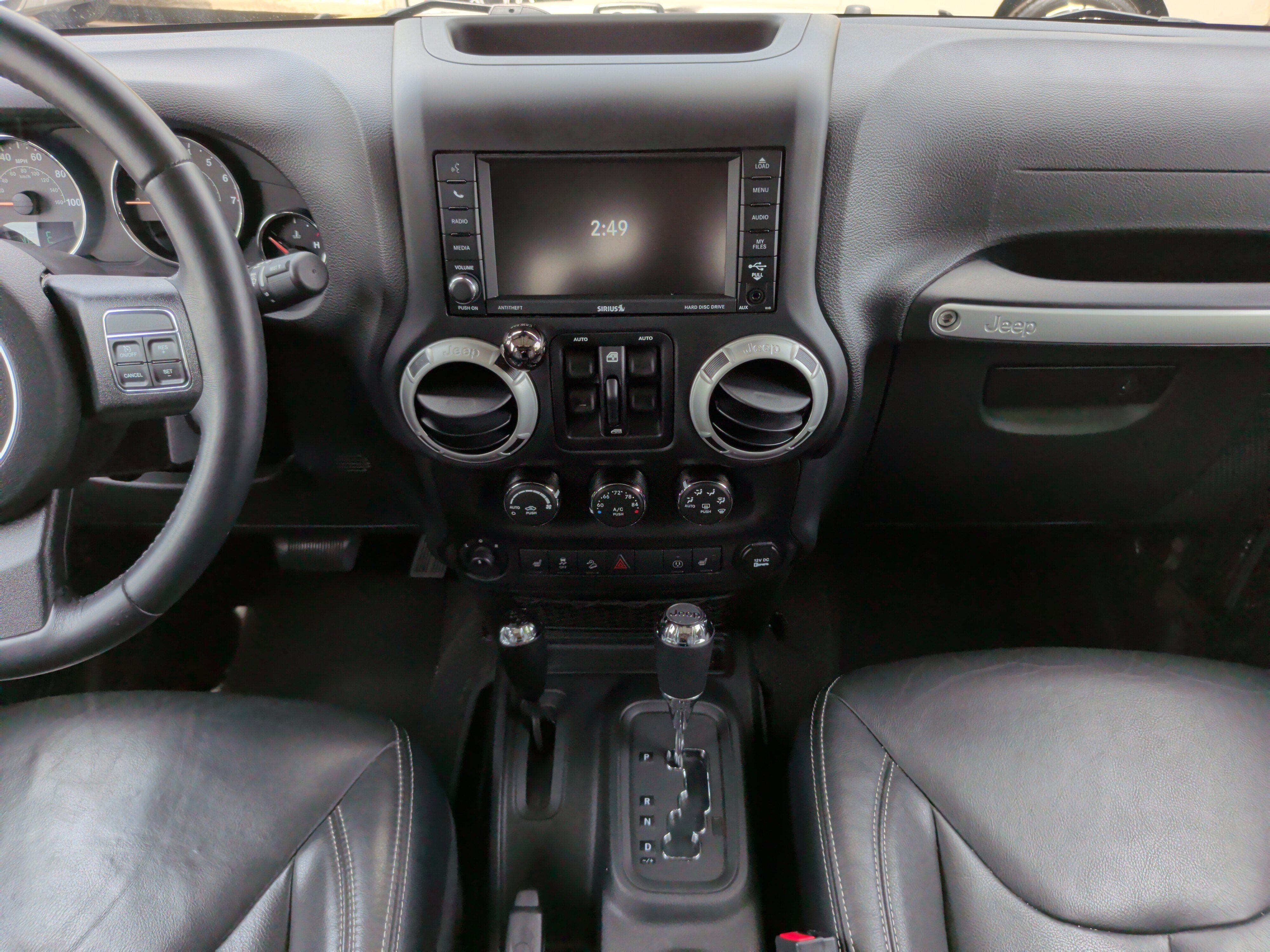 Used 2016 Jeep Wrangler Unlimited Rubicon w/ Connectivity Group image 31