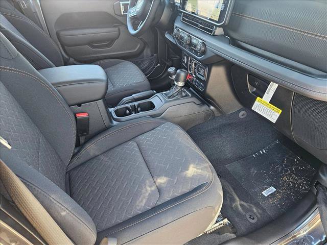 New 2025 Jeep Gladiator Mojave w/ Convenience Group image 15
