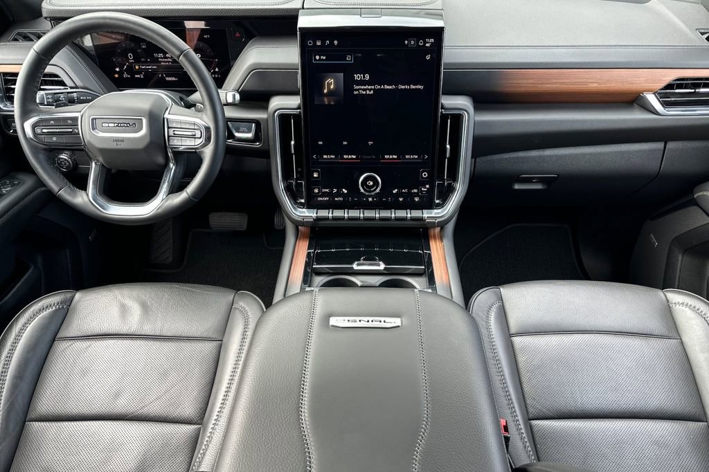Used 2025 GMC Yukon Denali AWD/4WD image 13