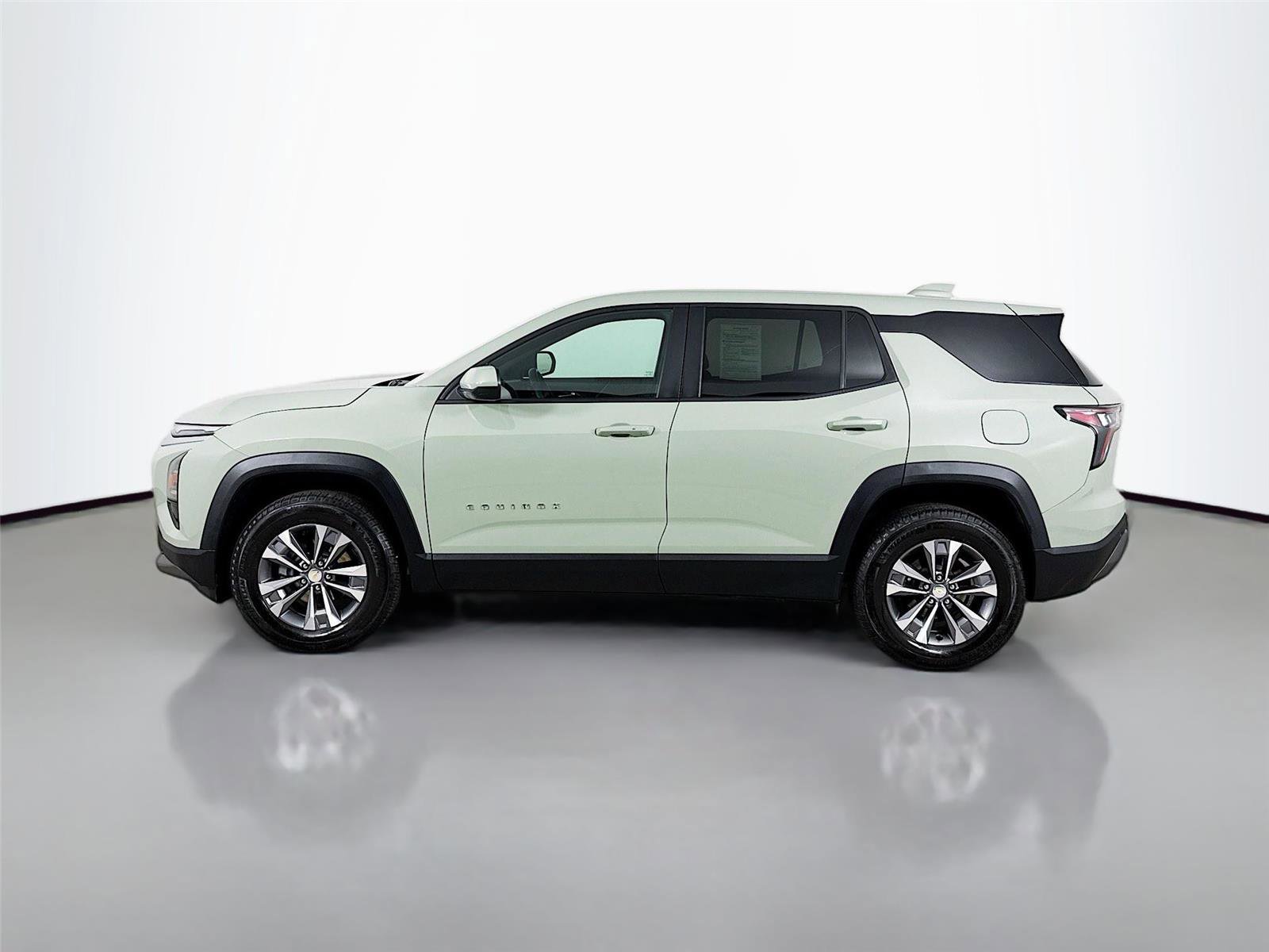 Used 2025 Chevrolet Equinox LT image 6