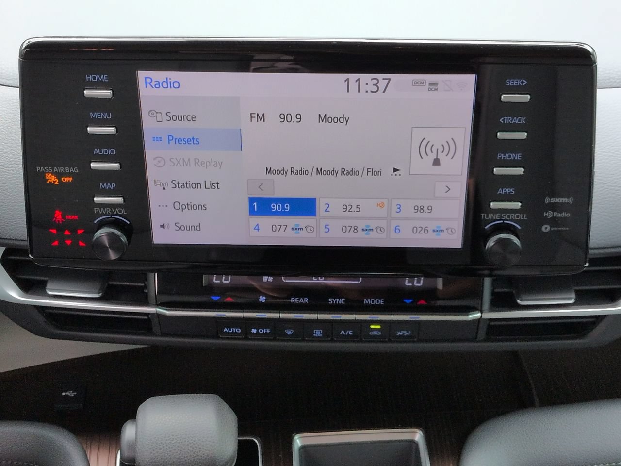 Used 2022 Toyota Sienna LE AWD/4WD image 18