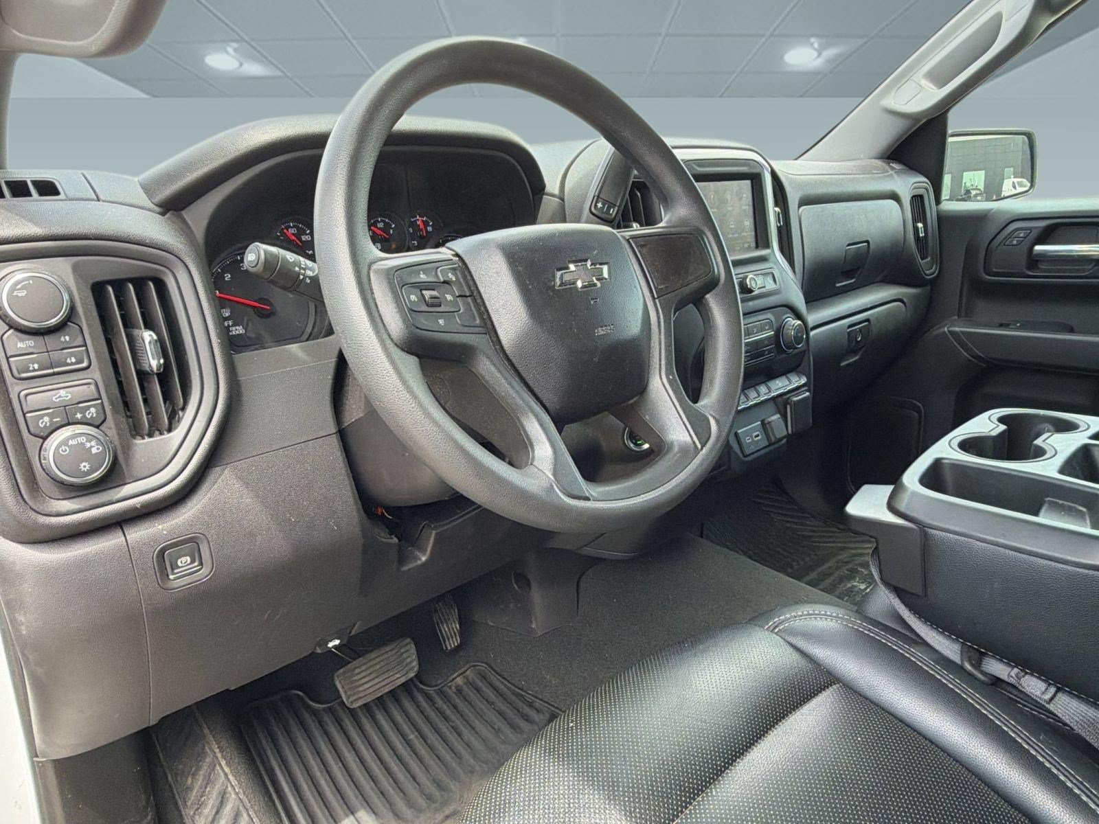 Used 2024 Chevrolet Silverado 1500 Custom Trail Boss w/ LPO, Dark Essentials Package AWD/4WD image 4