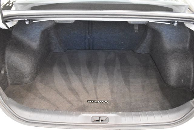 Used 2025 Nissan Altima 2.5 SV FWD image 16