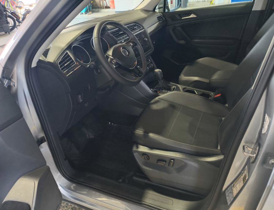 Used 2021 Volkswagen Tiguan SE FWD image 6