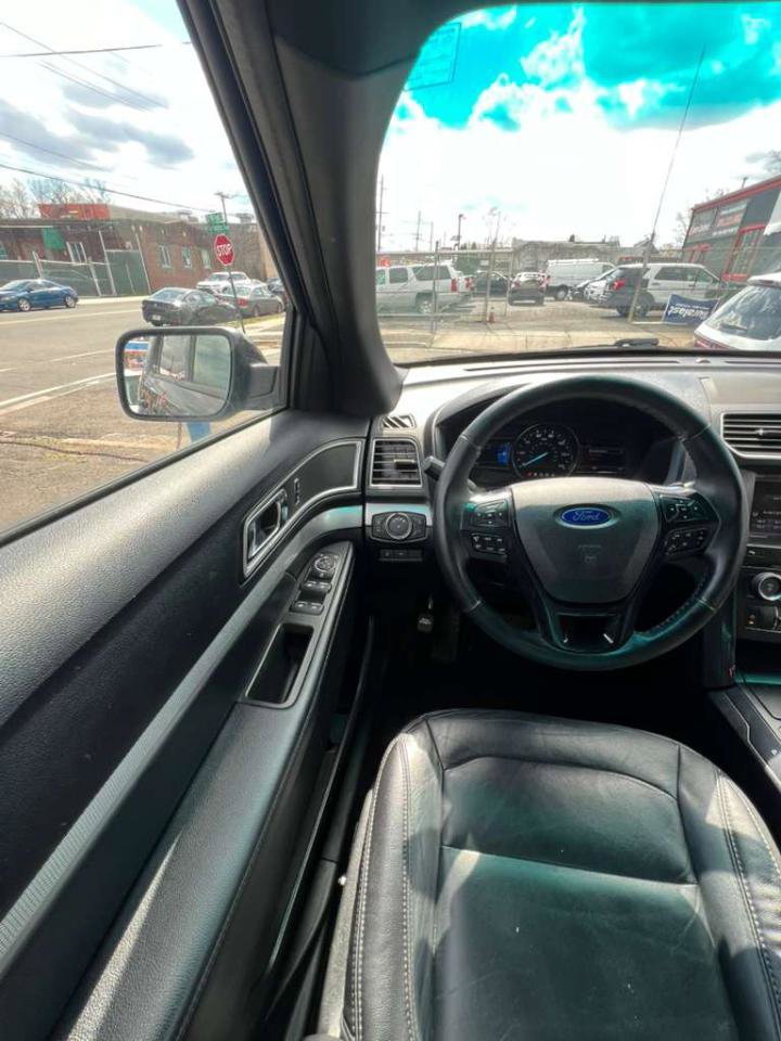 Used 2016 Ford Explorer XLT w/ Equipment Group 202A image 19