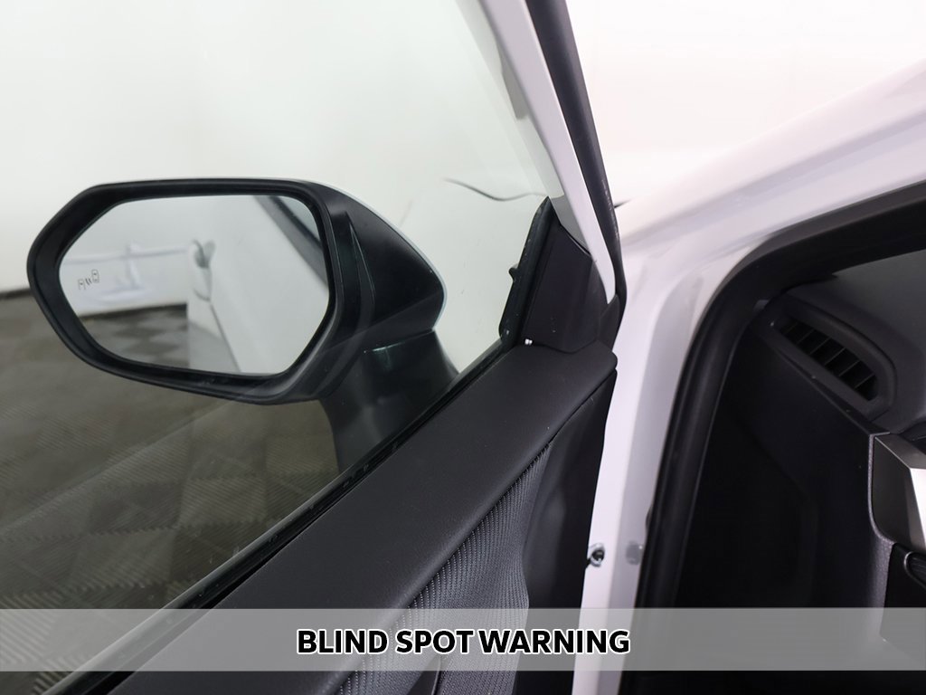 Used 2025 Toyota Camry SE image 4