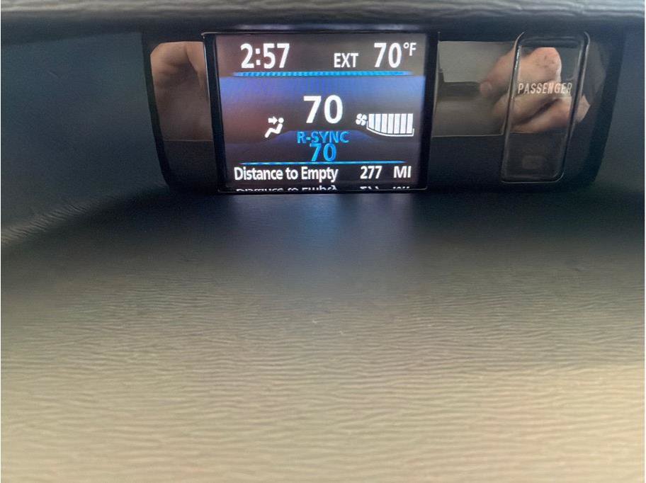 Used 2014 Toyota Sienna XLE FWD image 24