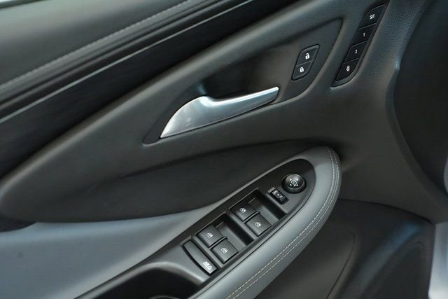 Used 2020 Buick Envision Premium w/ Driver Confidence Package image 11