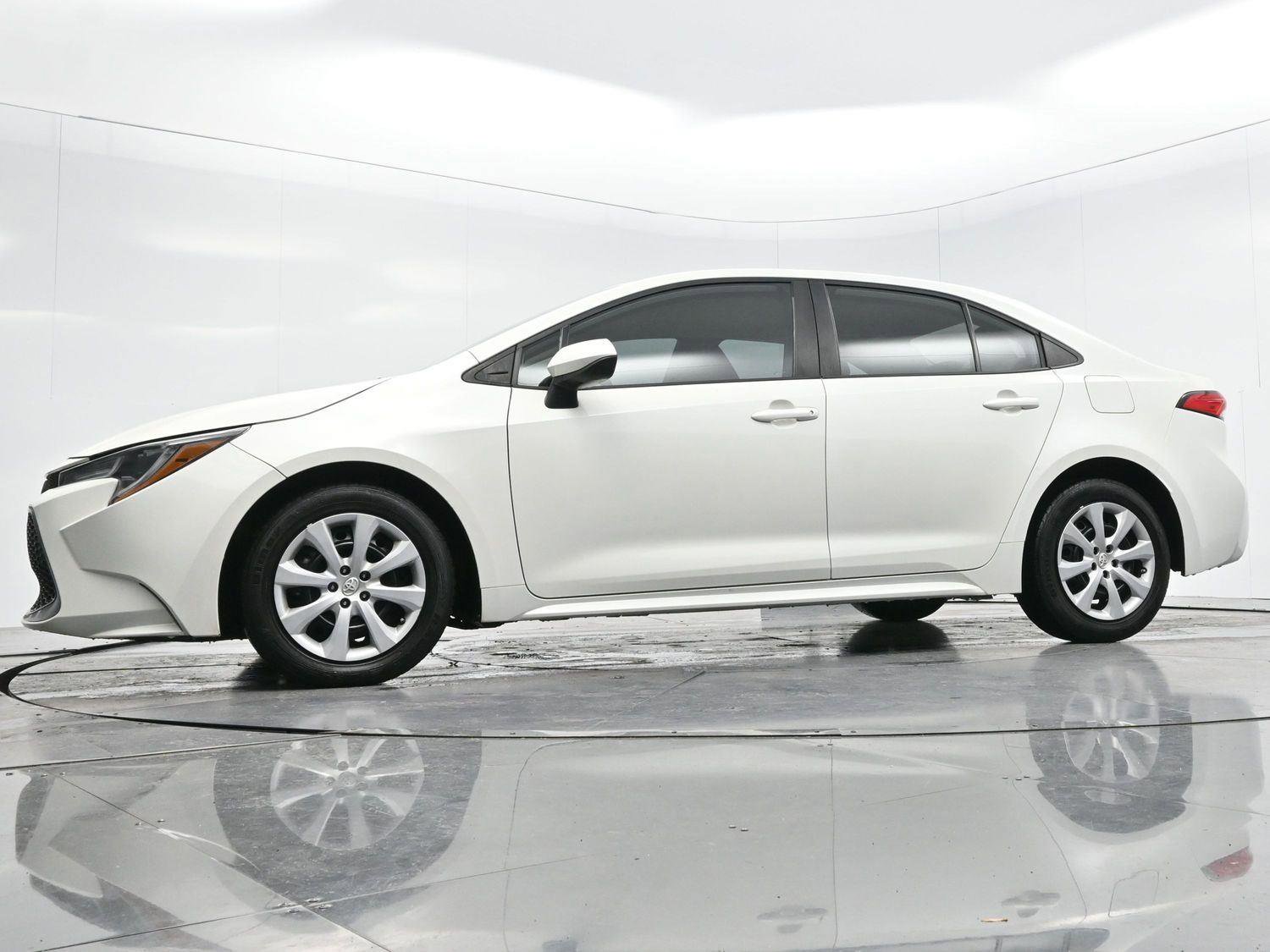 Used 2021 Toyota Corolla LE image 43
