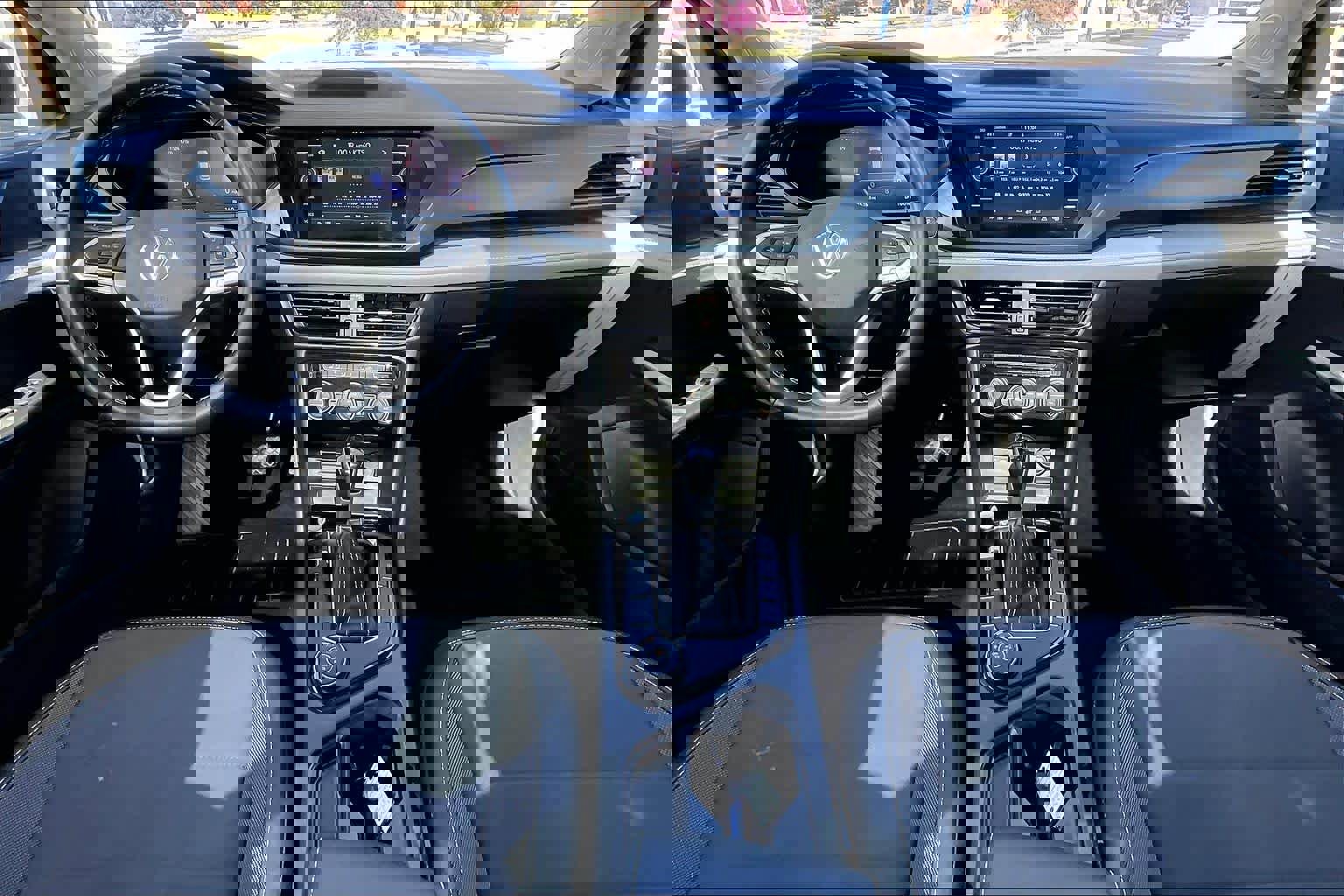 Used 2024 Volkswagen Taos SE image 16