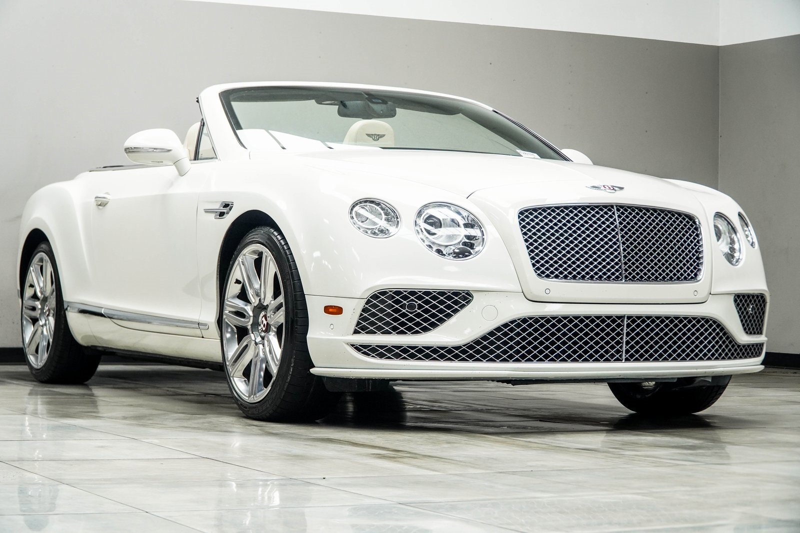 Used 2017 Bentley Continental GT image 4