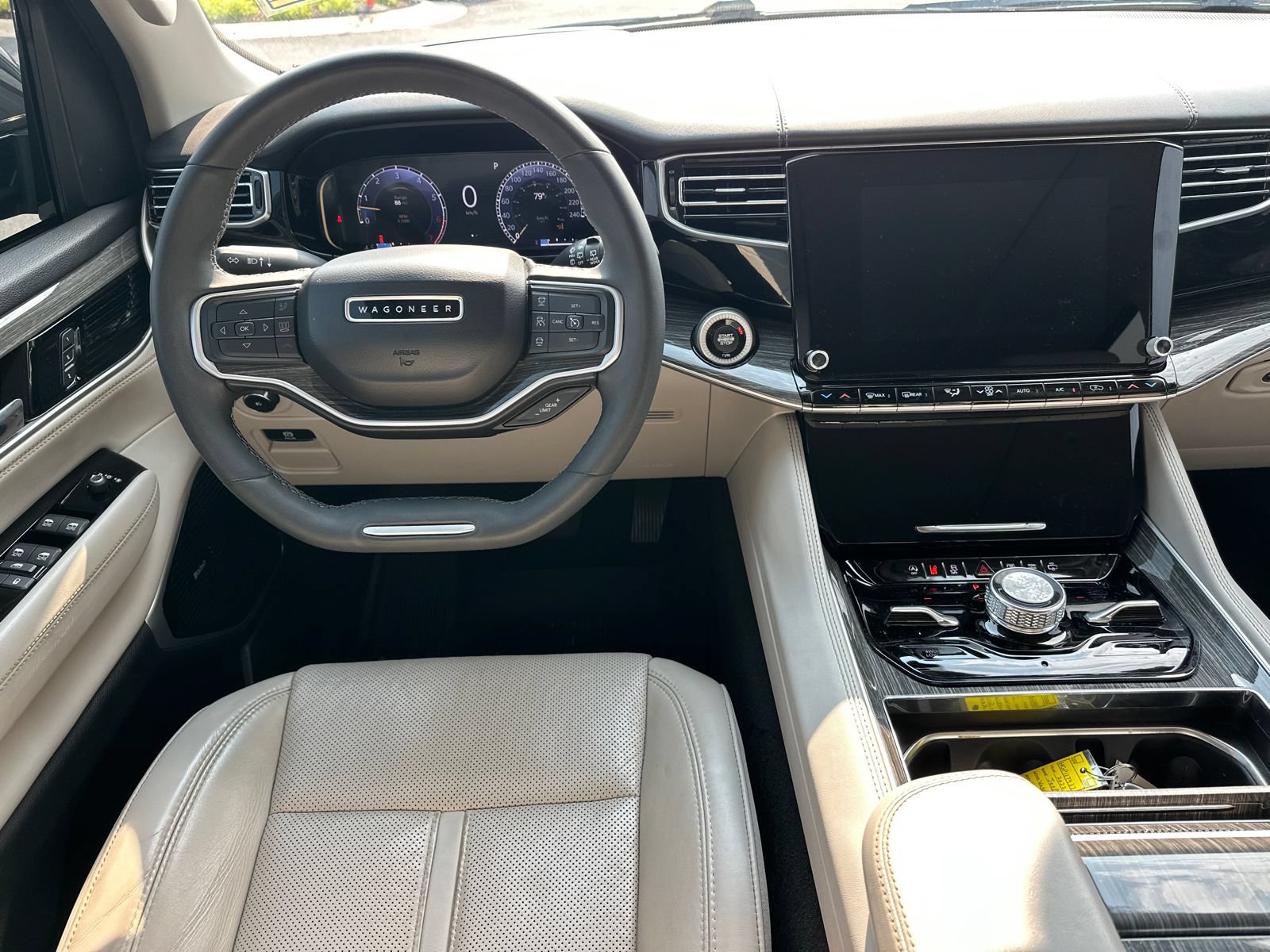 Used 2022 Jeep Wagoneer Series III w/ Premium Group I AWD/4WD image 19