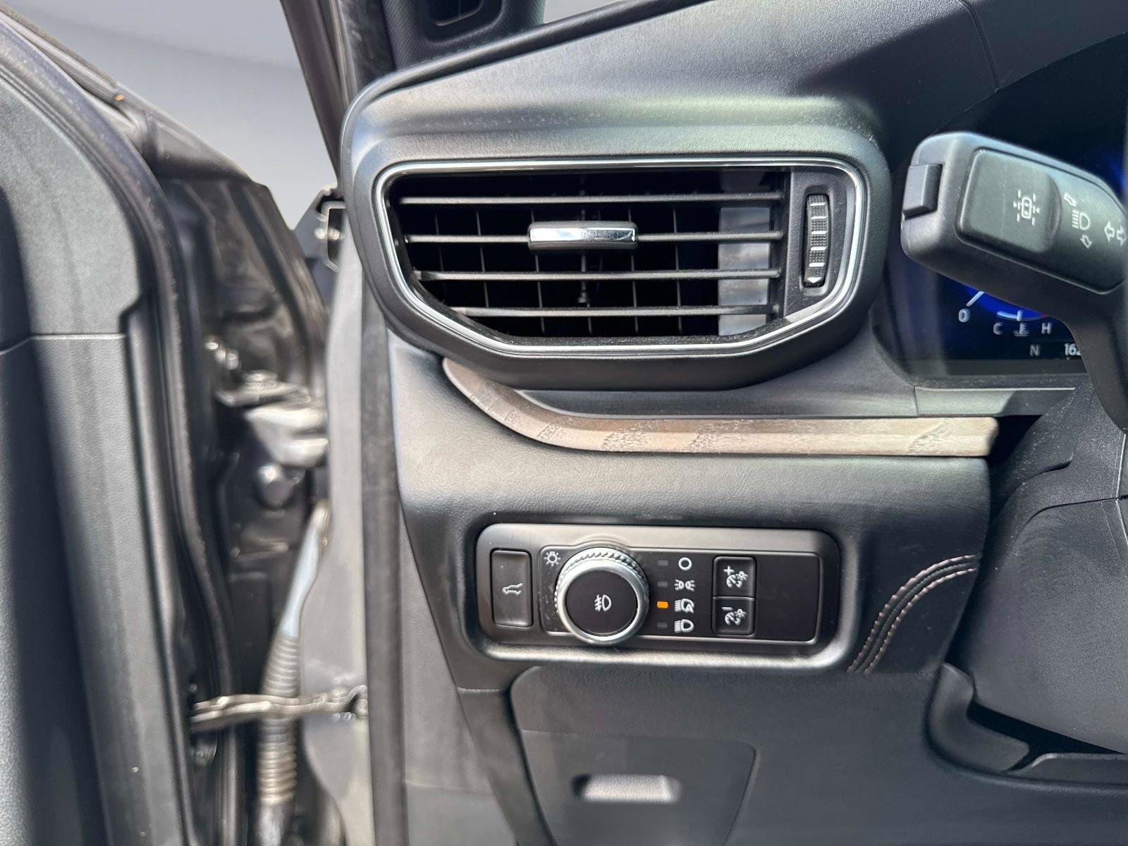 Used 2023 Ford Explorer Platinum w/ Technology Package image 36