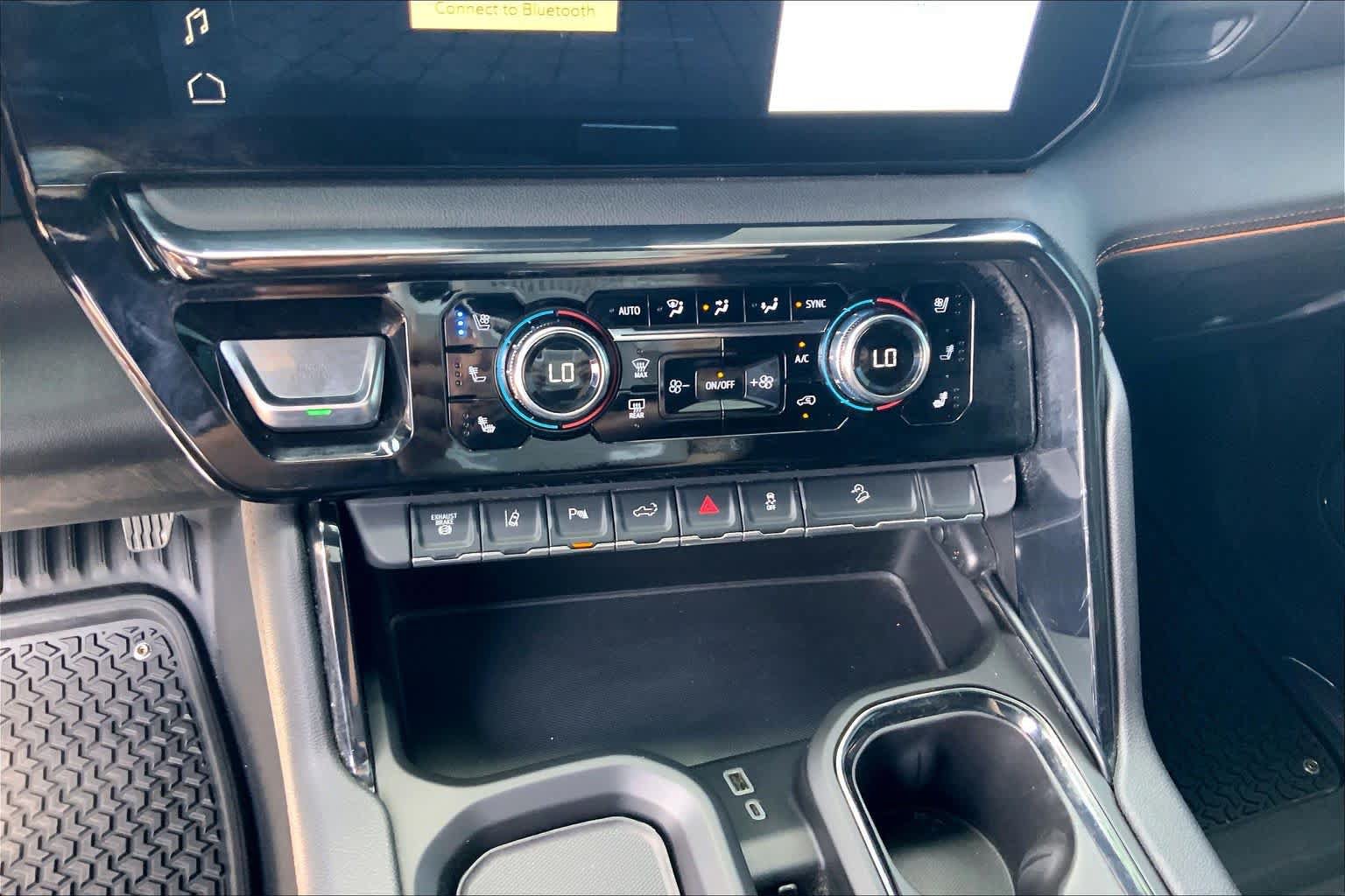 Used 2024 GMC Sierra 2500 AT4 w/ AT4 Premium Plus Package AWD/4WD image 35