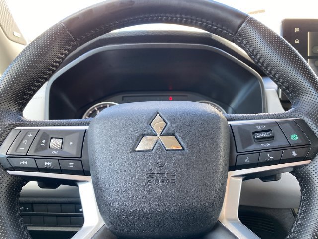 Used 2025 Mitsubishi Outlander SE AWD/4WD image 16