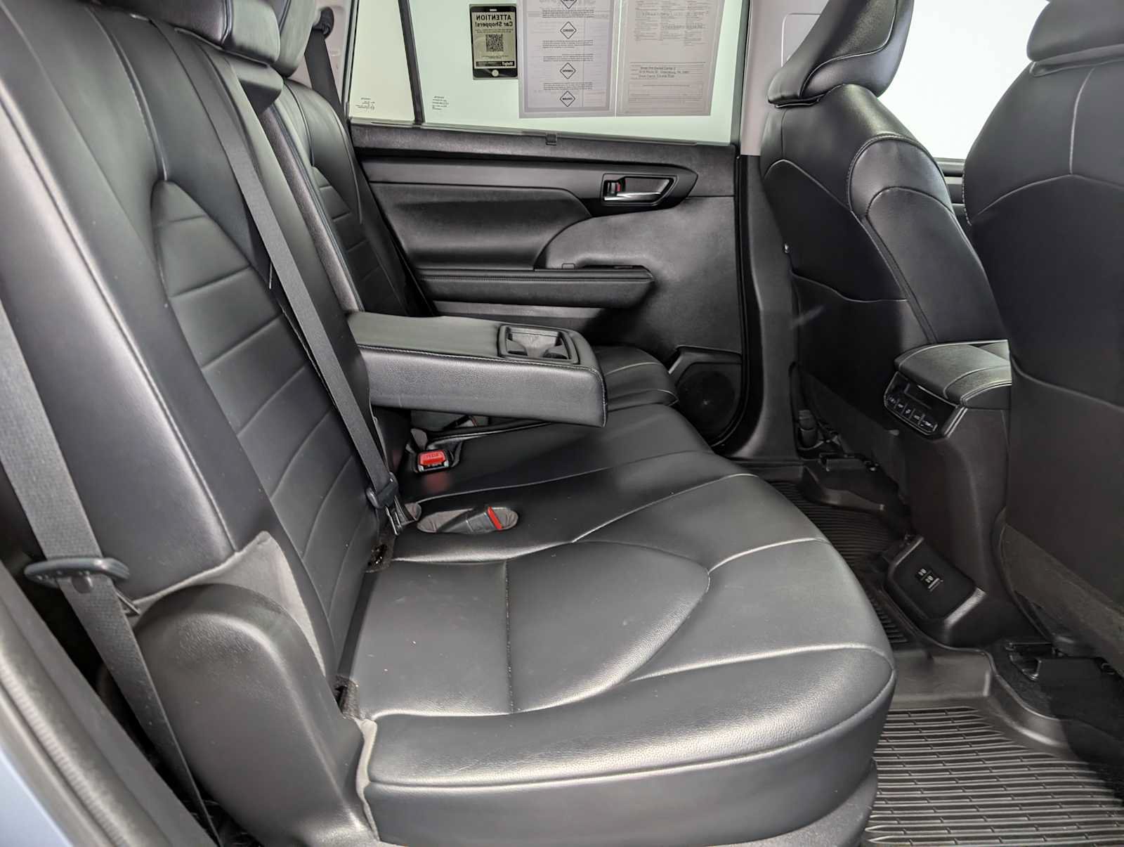 Used 2021 Toyota Highlander XLE AWD/4WD image 44