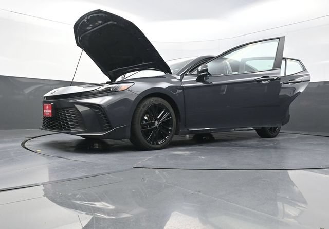 Used 2026 Toyota Camry SE FWD image 41