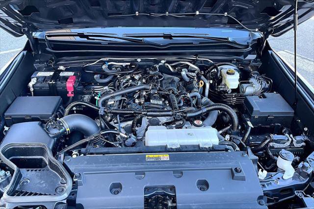 Certified 2025 Toyota Tacoma SR5 AWD/4WD image 30