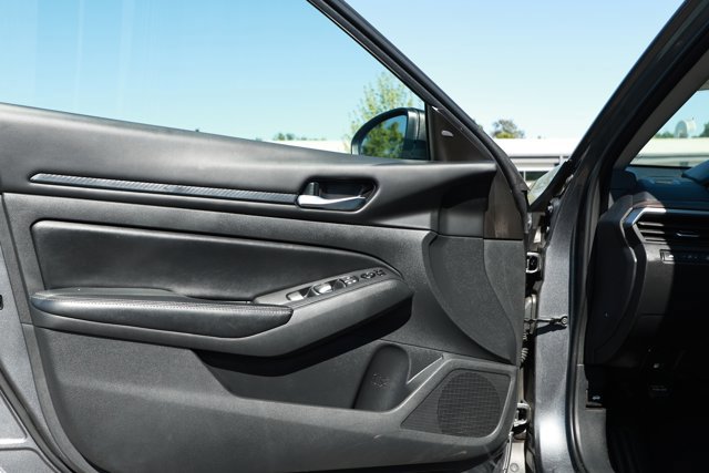 Used 2024 Nissan Altima 2.5 SV FWD image 19