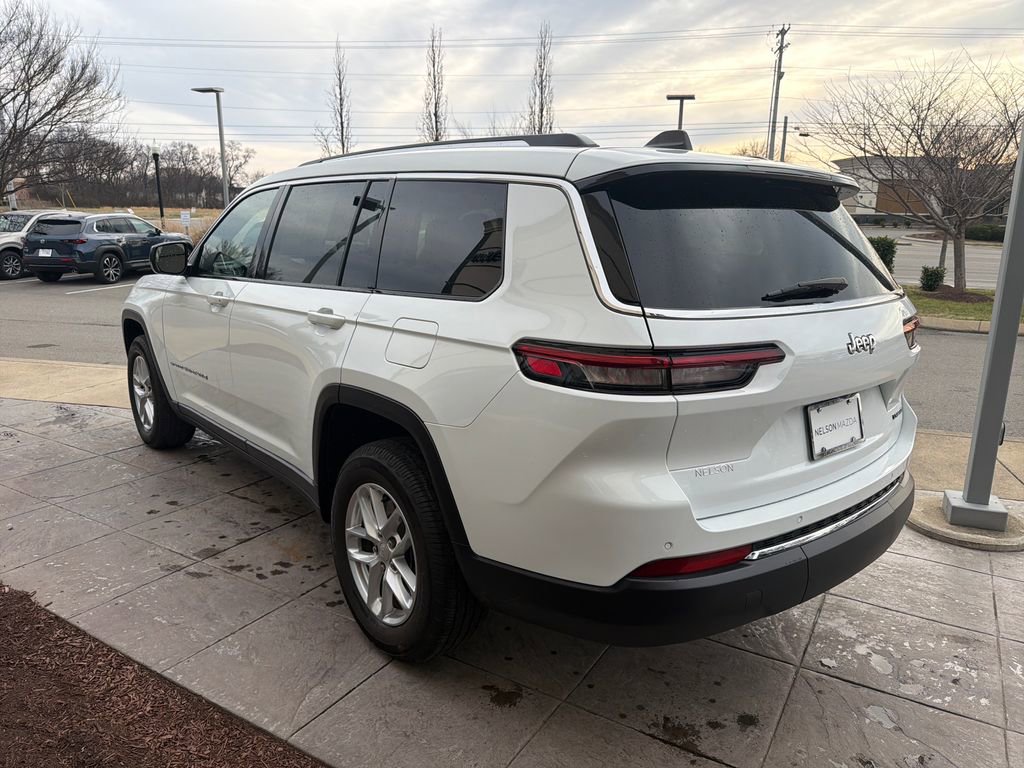 Used 2023 Jeep Grand Cherokee L Laredo image 5