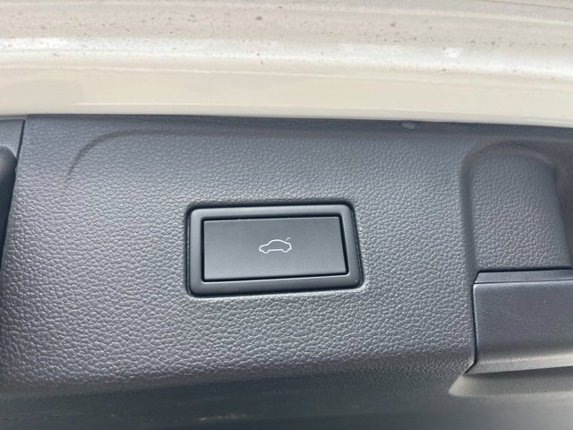 Used 2023 Volkswagen Atlas SEL Premium image 7