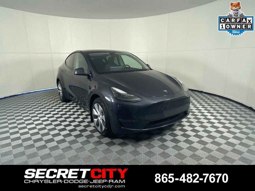 Used 2024 Tesla Model Y Long Range AWD/4WD image 1