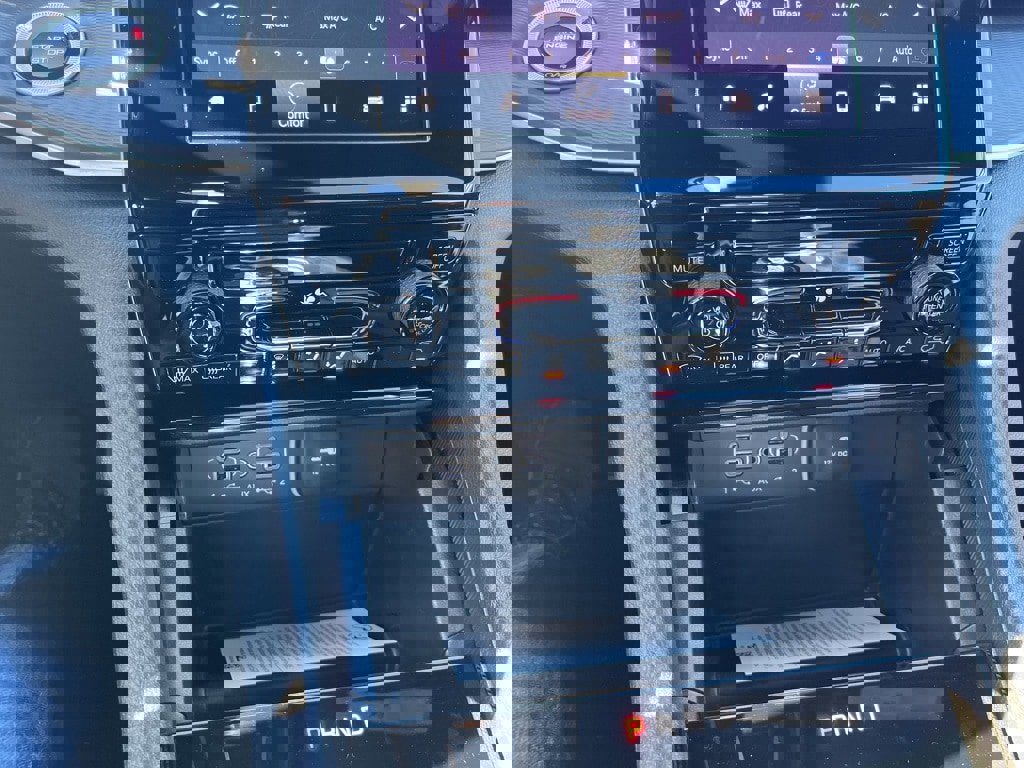 New 2025 Jeep Grand Cherokee L Laredo image 25