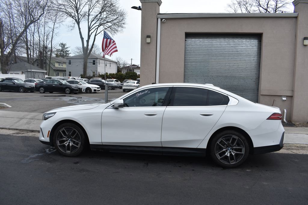 Used 2024 BMW i5 eDrive40i image 9