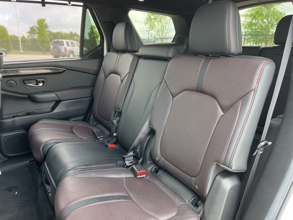 Used 2025 Honda Pilot Black Edition image 28