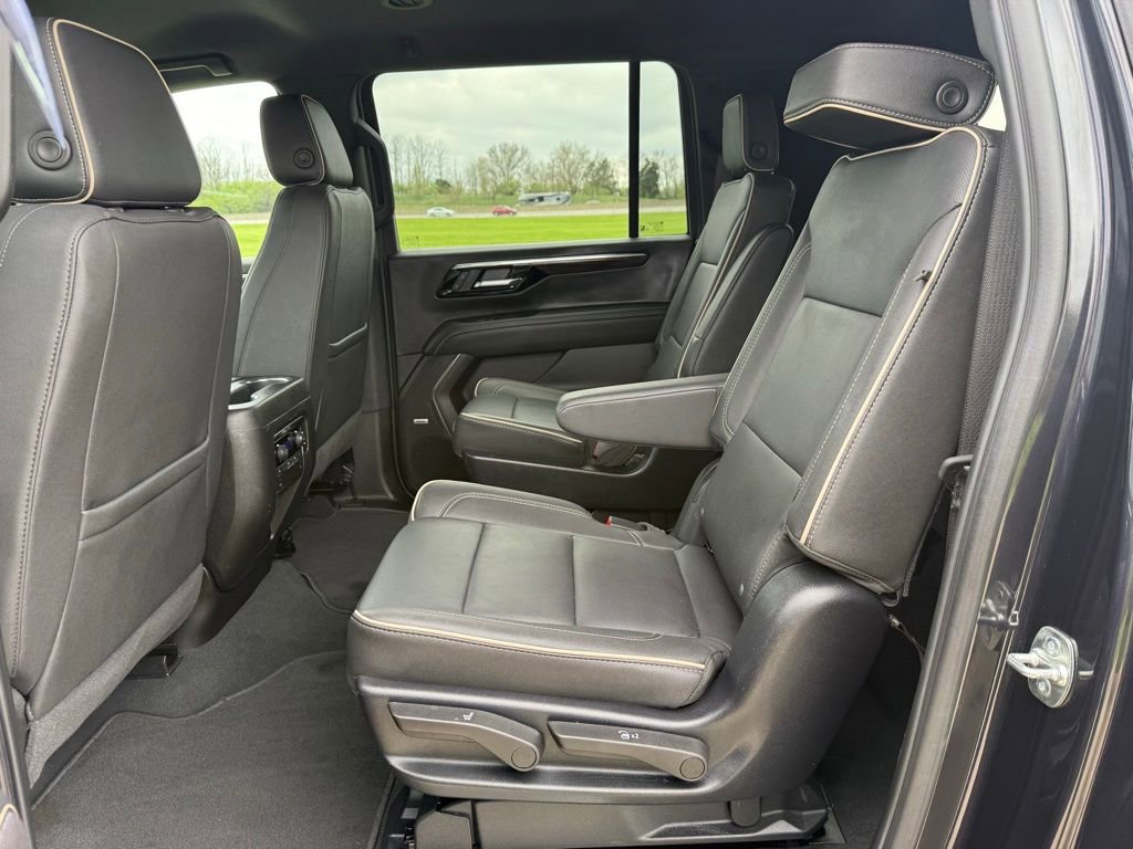 Used 2025 Chevrolet Suburban Premier image 16