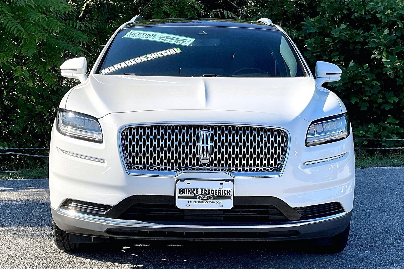 Used 2022 Lincoln Nautilus Reserve AWD/4WD image 2