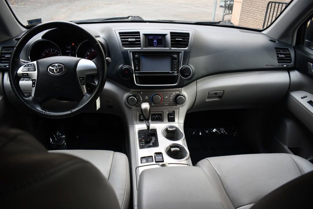 Used 2013 Toyota Highlander SE image 34